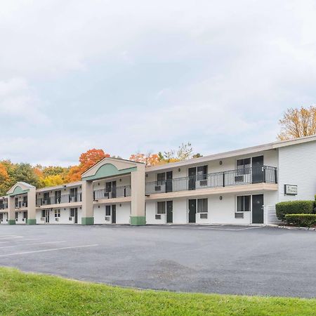 Days Inn By Wyndham Lenox Ma Dış mekan fotoğraf