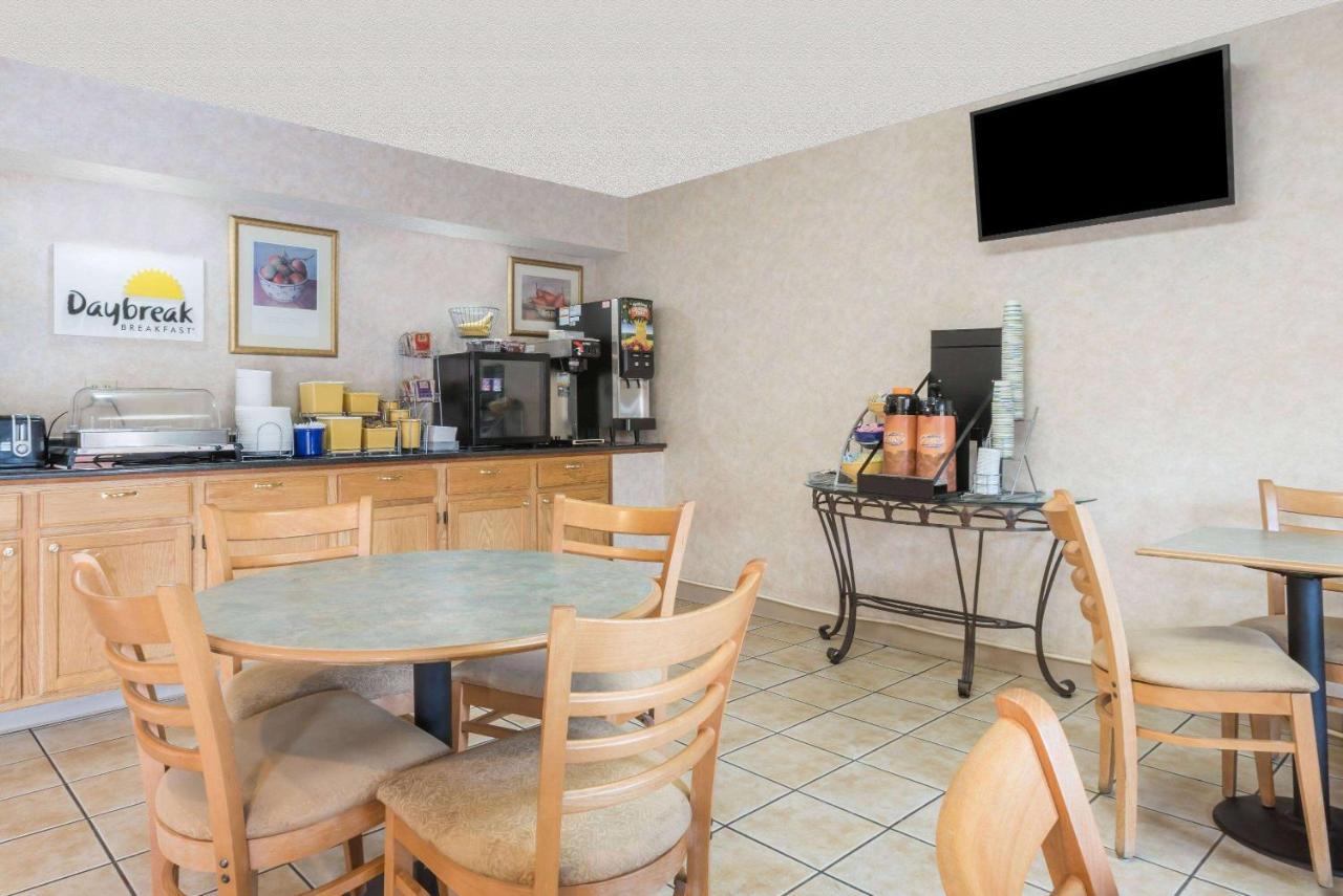Days Inn By Wyndham Lenox Ma Dış mekan fotoğraf