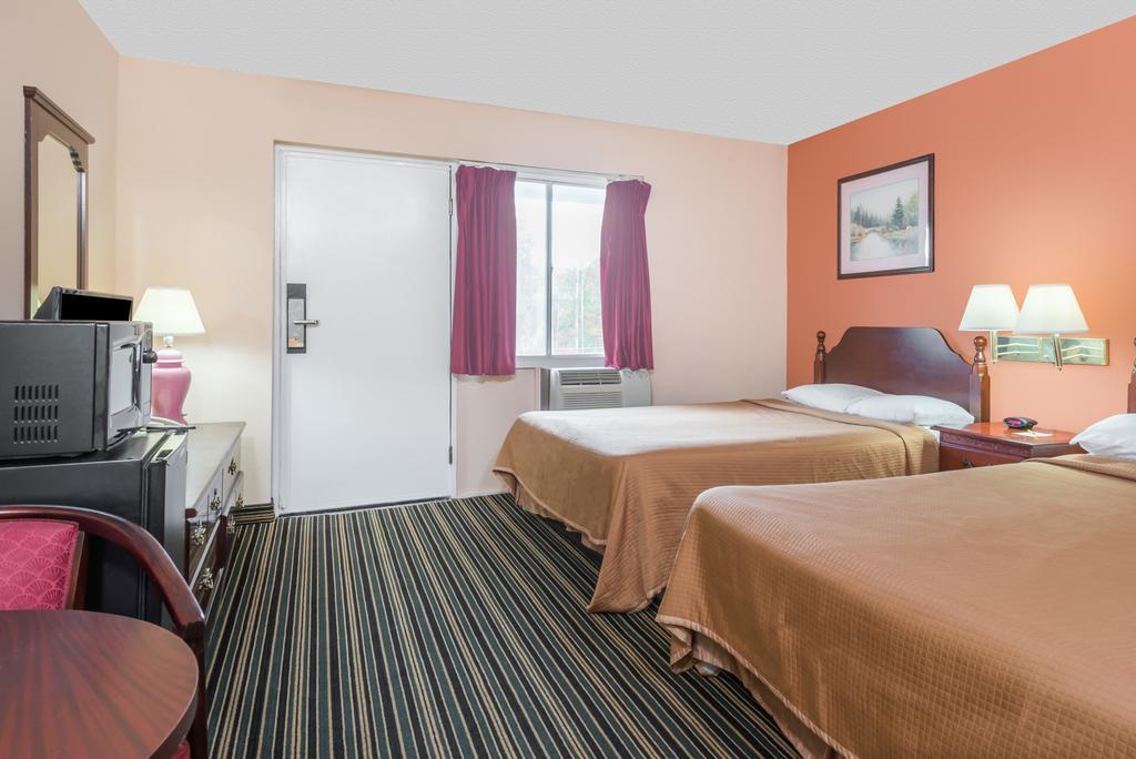 Days Inn By Wyndham Lenox Ma Dış mekan fotoğraf