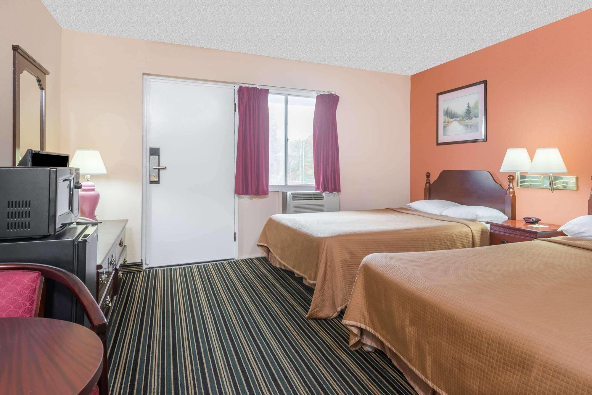 Days Inn By Wyndham Lenox Ma Dış mekan fotoğraf