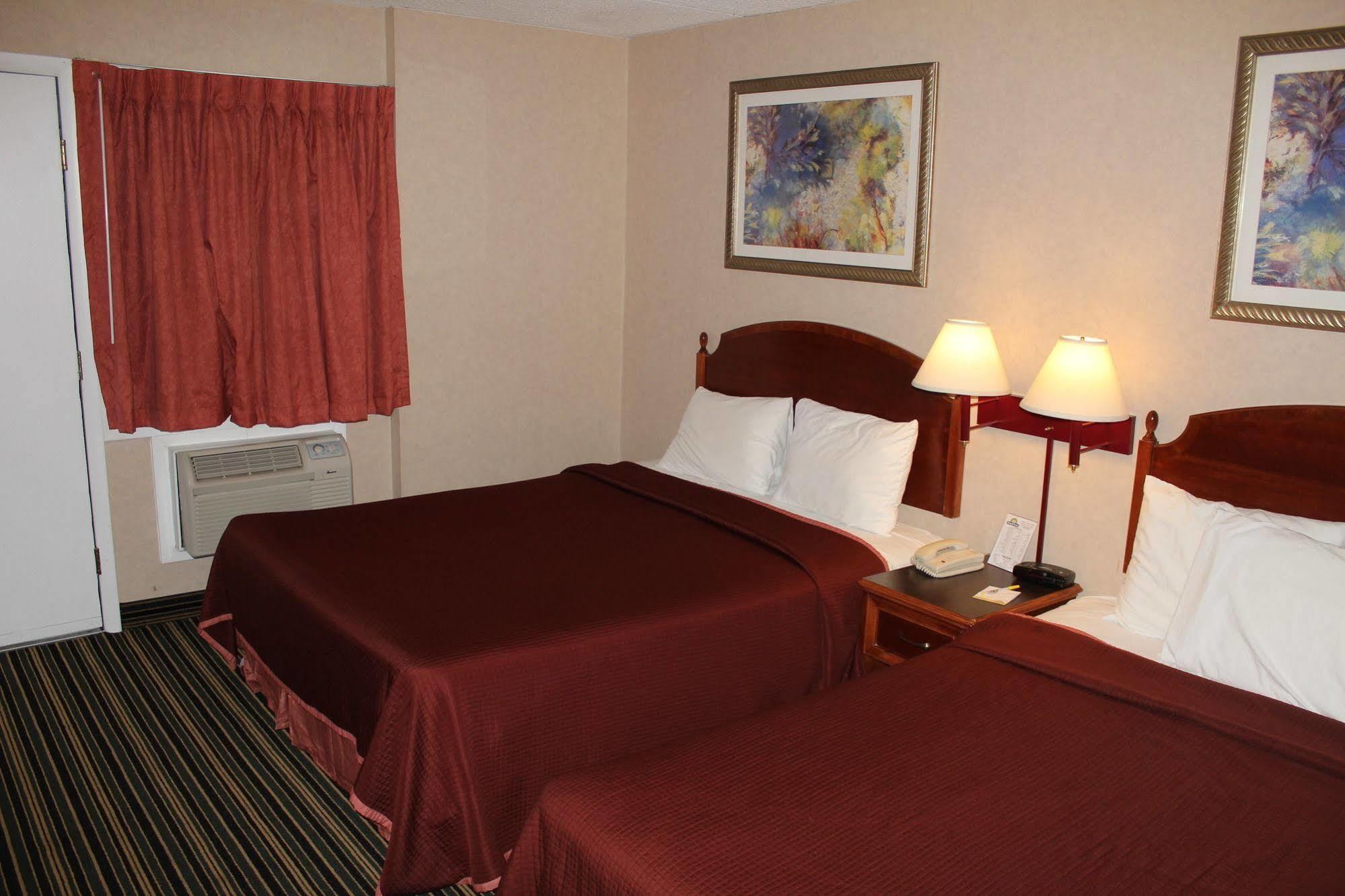 Days Inn By Wyndham Lenox Ma Dış mekan fotoğraf