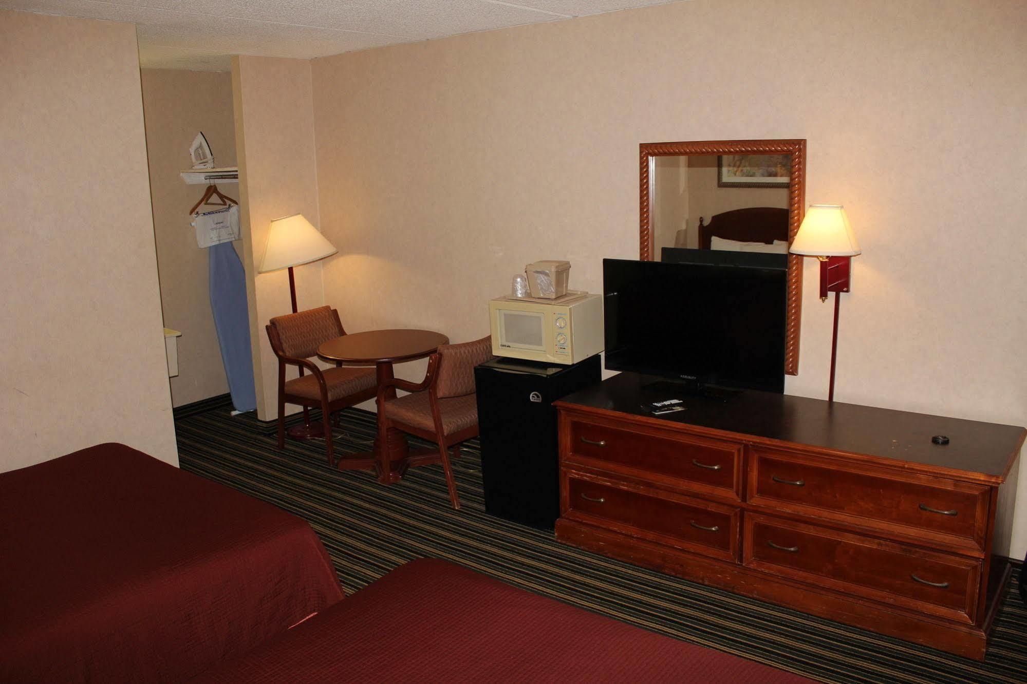 Days Inn By Wyndham Lenox Ma Dış mekan fotoğraf