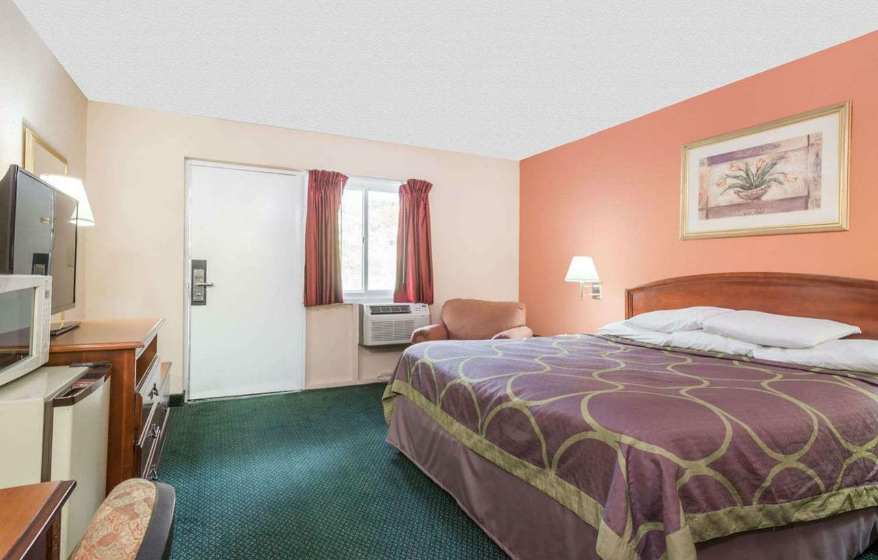 Days Inn By Wyndham Lenox Ma Dış mekan fotoğraf